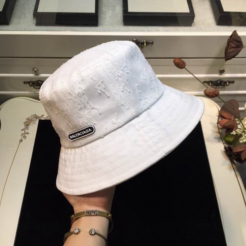 Ba*len*cia*ga hat